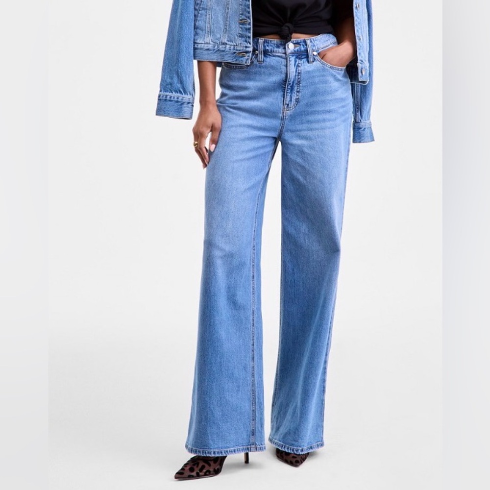 Stylish Light Blue Women's Flare Jeans - Picture 3 of 15